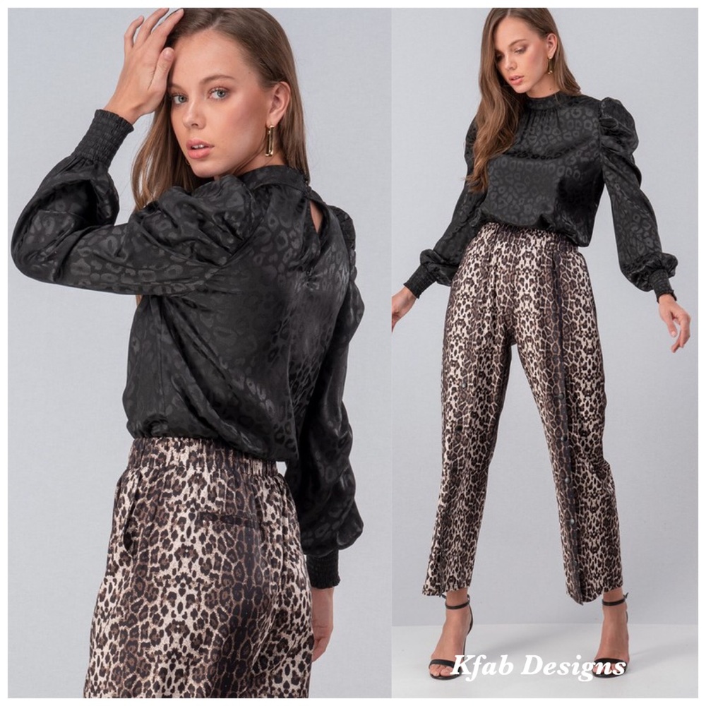 🥰LAST! Leopard Print Mock Neck Puff Sleeve Blouse - Picture 3 of 8